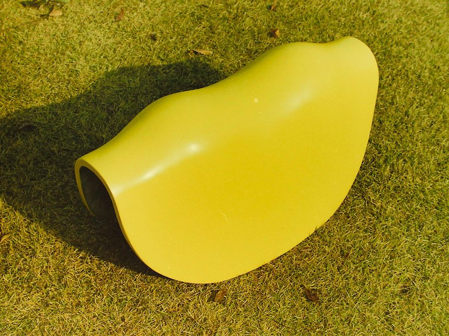 課題で制作したFRP製スツール