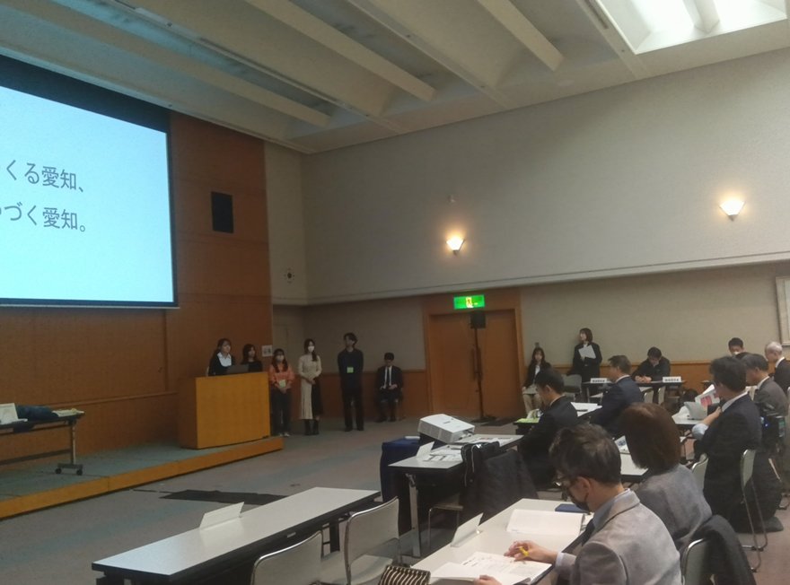 知事に政策提言する本学学生