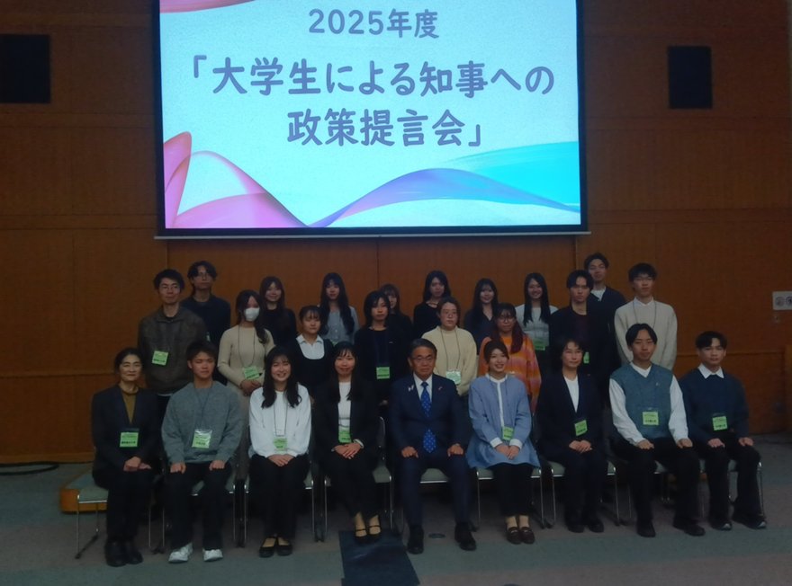 知事を囲む参加者